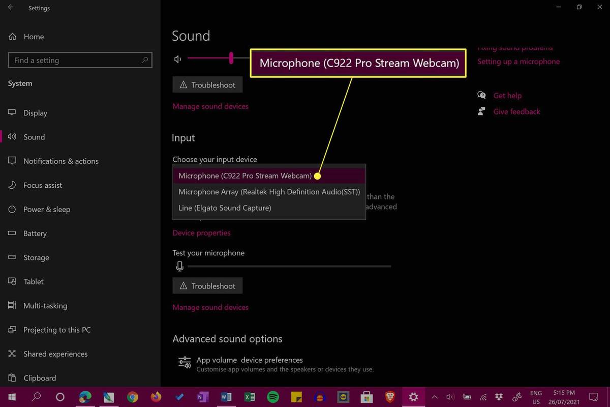 Configuração de entrada de áudio do Windows 10 com webcam Logitech destacada.