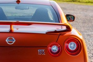 2017_nissan_gt-r_review_10