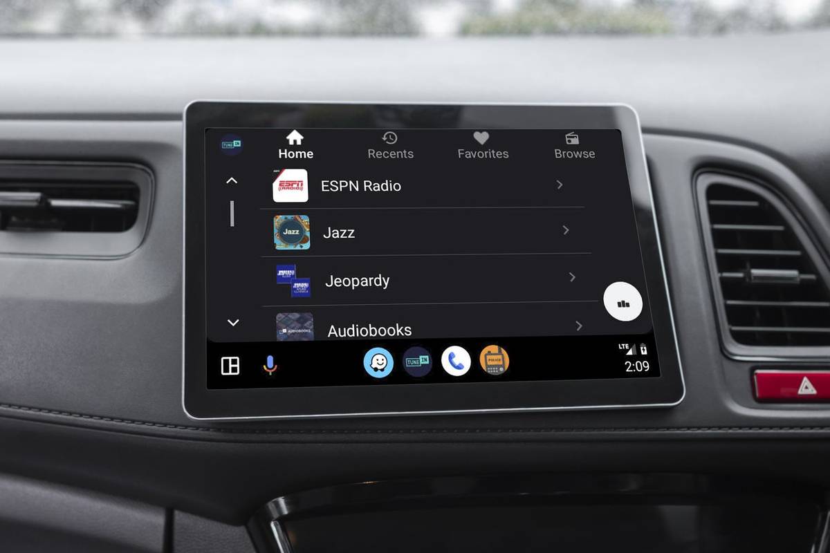 Aplikacja TuneIn Radio na Androida Auto