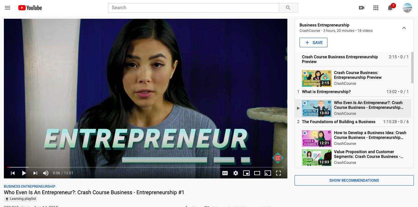 Lekcja wideo na kanale YouTube Crash Course na temat przedsiębiorczości