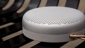 B&O Play Beoplay A1 des del lateral