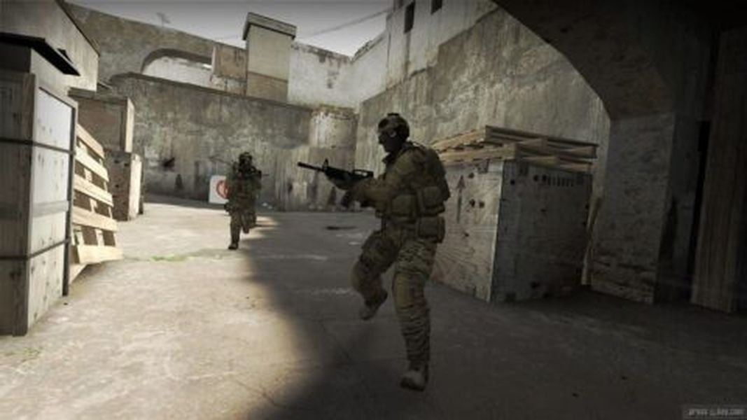 Counter Strike Global Offensive online na larong first person shooter