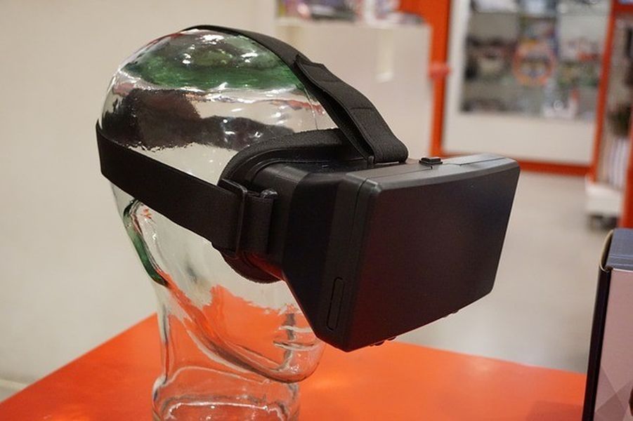 VR — virtuālā realitāte