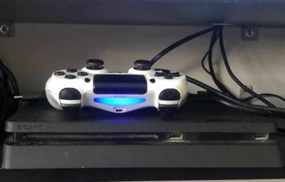 fully charged ang ps4 controller