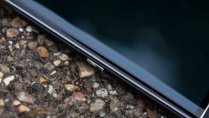 BlackBerry Priv 리뷰 : 곡선 형 화면 가장자리로 인해이 휴대 전화가 삼성 Galaxy S6 Edge와 비슷해 보입니다.