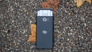 BlackBerry Priv review: het scherm is bedekt met Gorilla Glass 4 en wordt ondersteund door