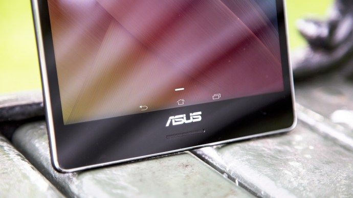 Revisión de Asus ZenPad 8.0: parte delantera, parte inferior