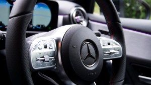 Mercedes_a-class_2018_controls