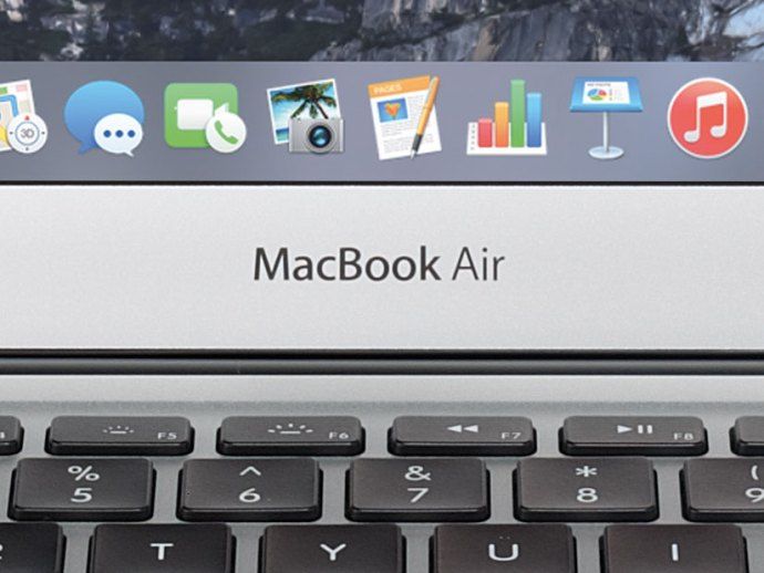 アップル-13インチ-macbook-air-2015-logo-closeup