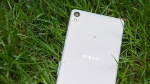 Sony Xperia XA u travi
