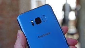 Kamera belakang Samsung Galaxy S8 Plus dan pembaca sidik jari