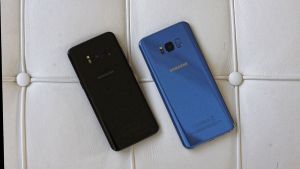 Samsung Galaxy S8 (venstre) og S8 Plus (høyre)