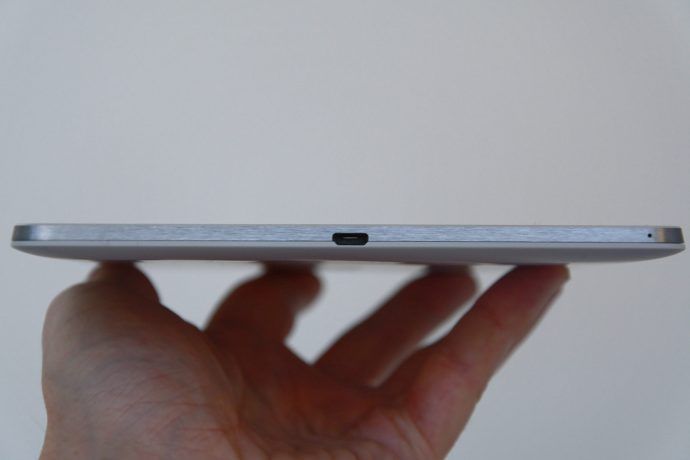 Nexus 9 - ilalim na gilid