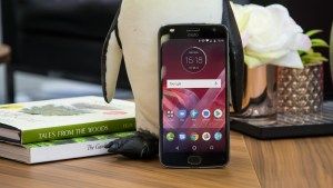 مراجعة Motorola-moto-z2-play-review-3