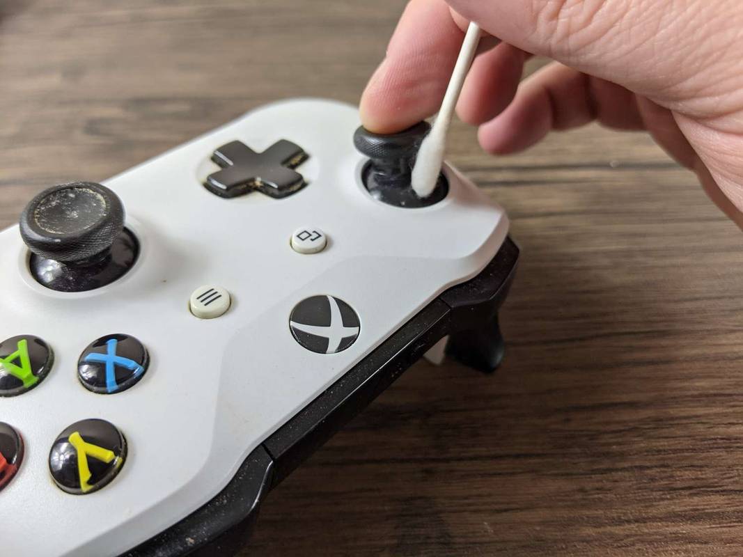 Nettoyer une manette Xbox One