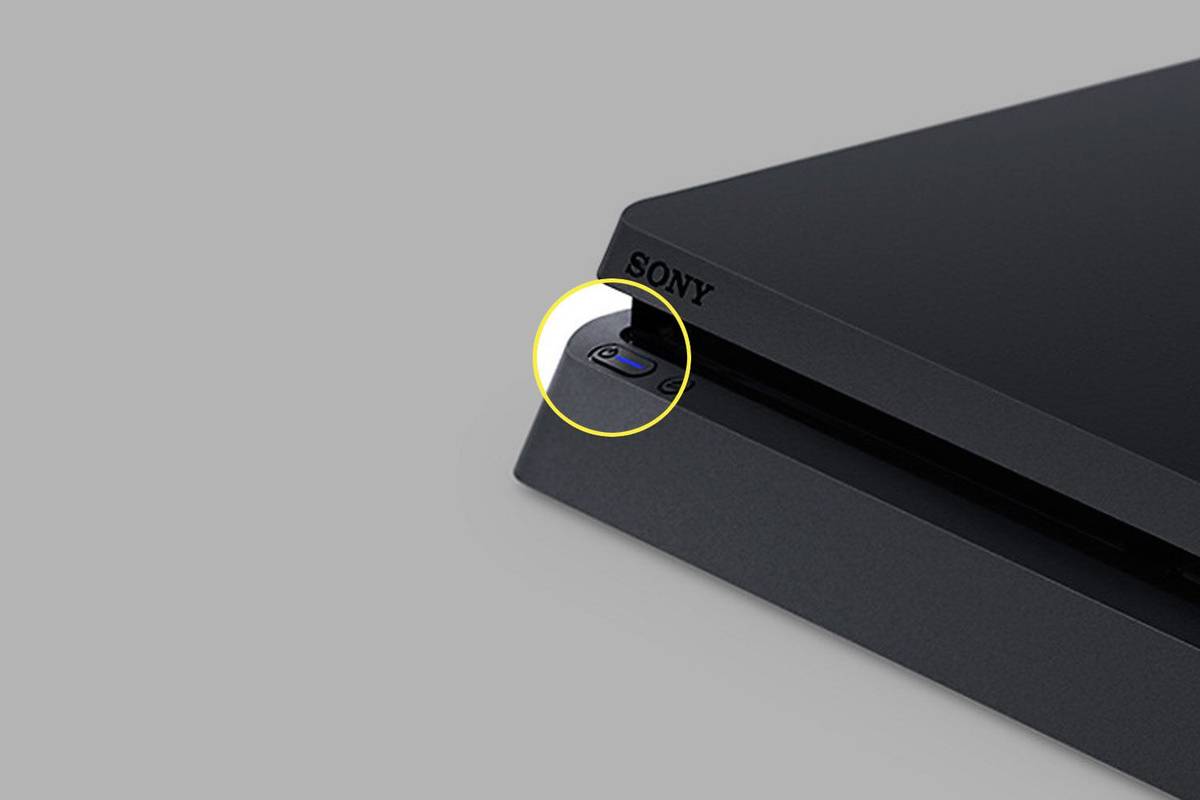 O botão liga / desliga do PS4 Slim.
