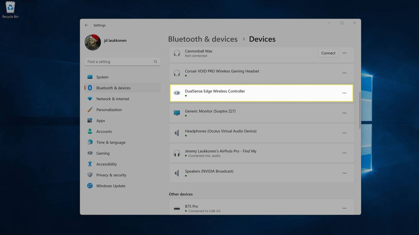 Bộ điều khiển không dây DualSense Edge được tô sáng trong các thiết bị Bluetooth của Windows.