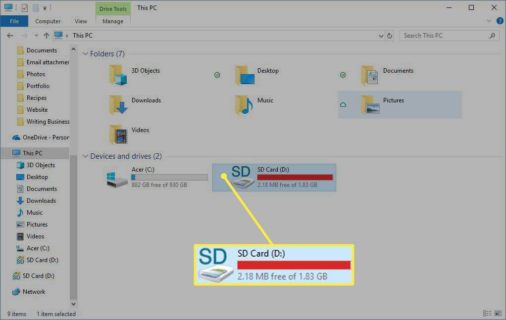 Windows 탐색기에서 SD 카드가 강조 표시됩니다.