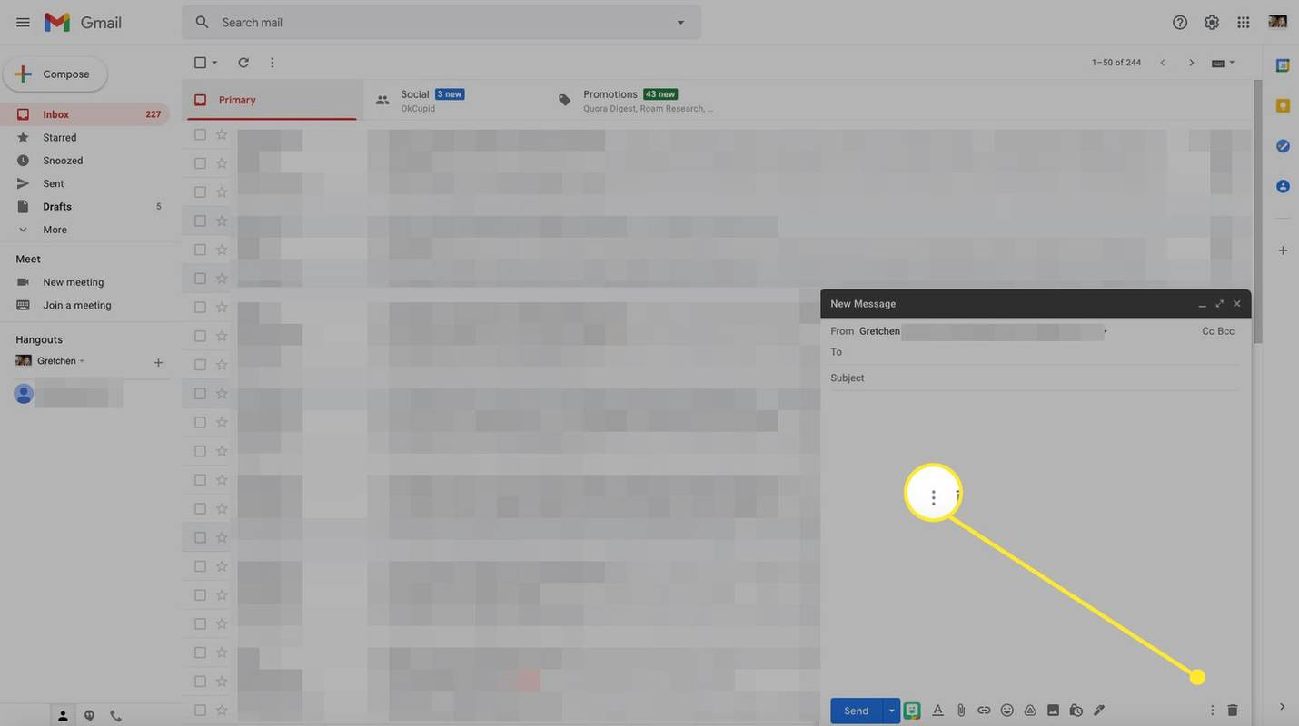Okno tworzenia wiadomości w Gmailu z podświetloną opcją Więcej (trzy kropki).
