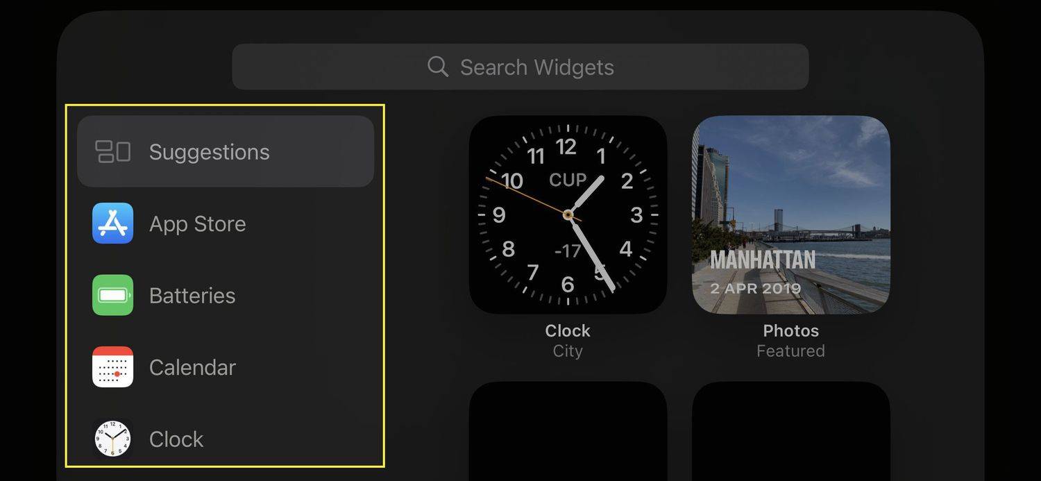 iPhone Standby-skärm med förslagsalternativ markerat.