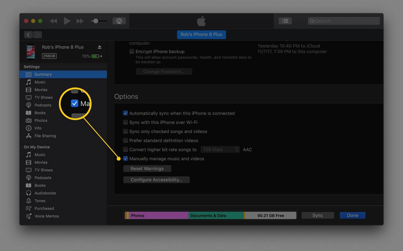 Caixa de seleção Gerenciar manualmente músicas e vídeos no iTunes no macOS