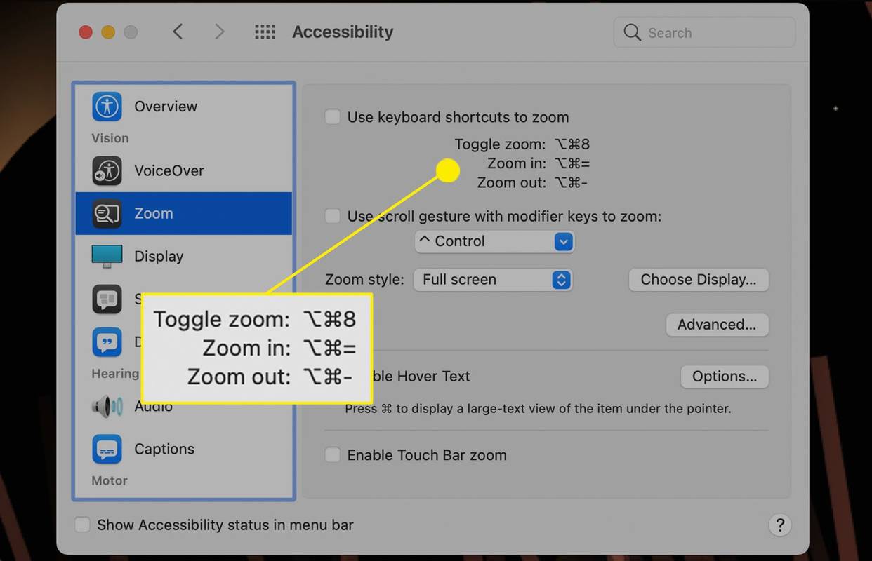Polecenia skrótów klawiaturowych wyróżnione w menu Dostępność komputera Mac