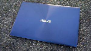 Asus ZenBook 3 v kráľovskej modrej farbe
