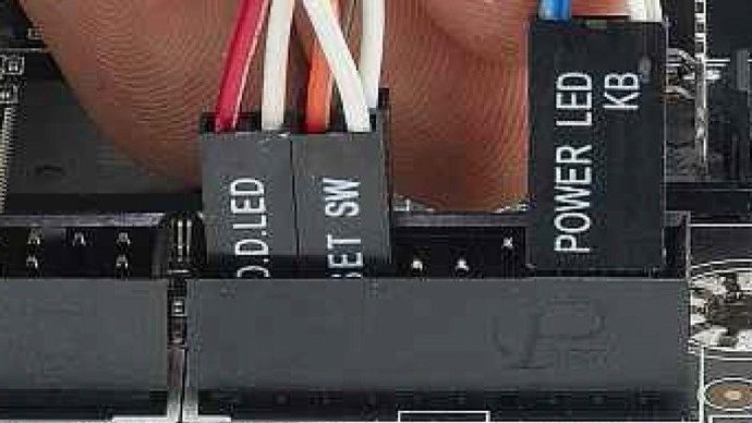 matična ploča-povezivanje-napajanje-i-HDD-diode