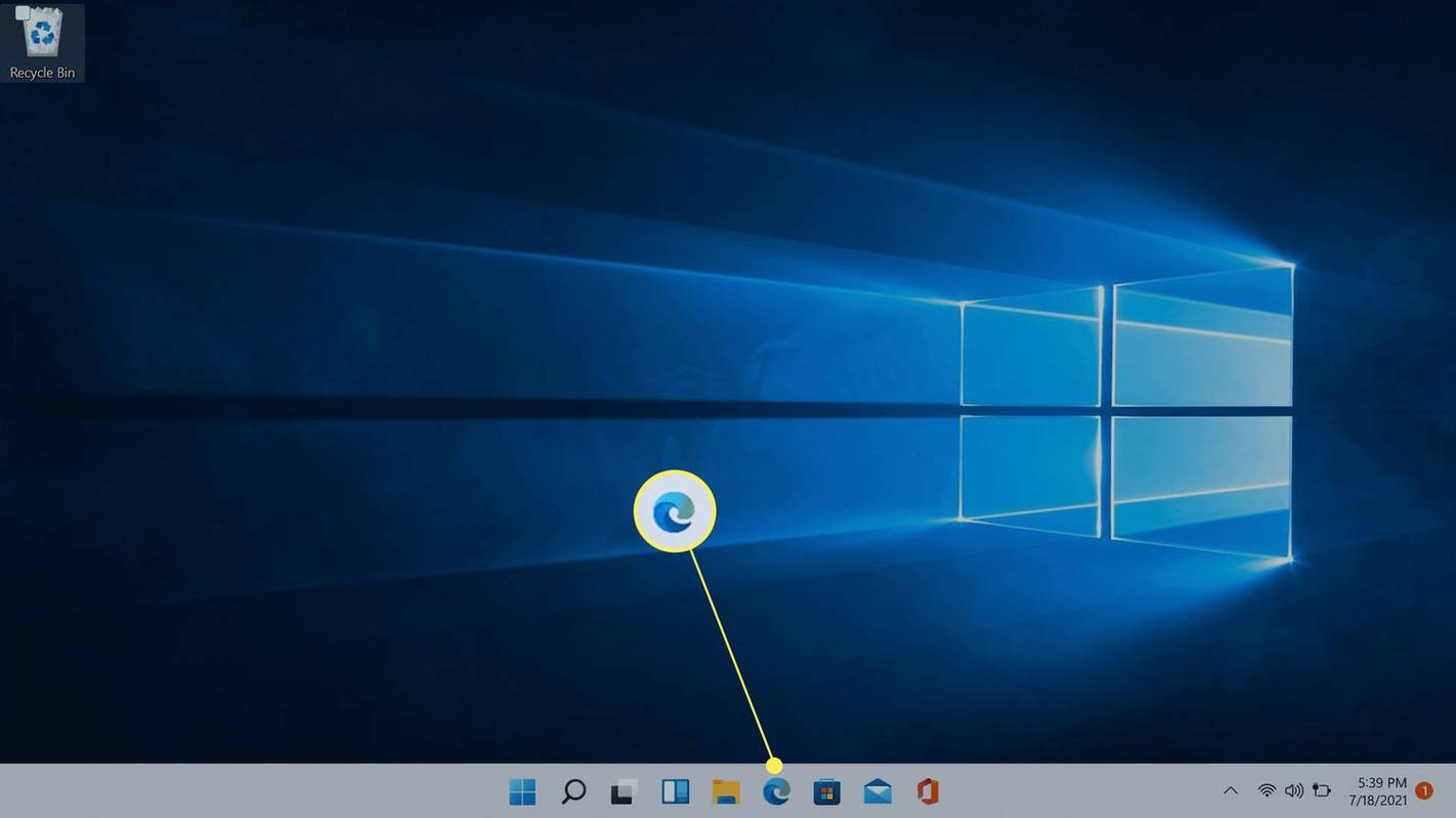 Ikona Microsoft Edge podświetlona na pasku zadań systemu Windows 11.