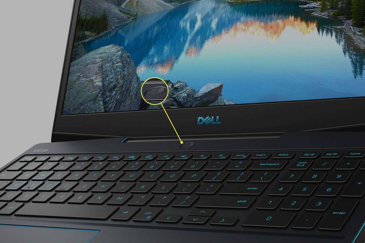 Herní notebook Dell G3 15 se zvýrazněným tlačítkem napájení.