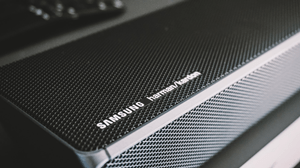 Jak zwiększyć głośność głośnika soundbar firmy Samsung