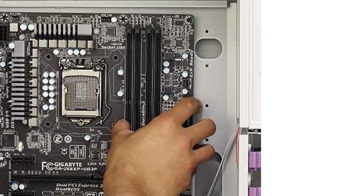 „install-motherboard-to-case“