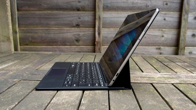 Przechodzenie między trybem tabletu i laptopa jest naprawdę łatwe