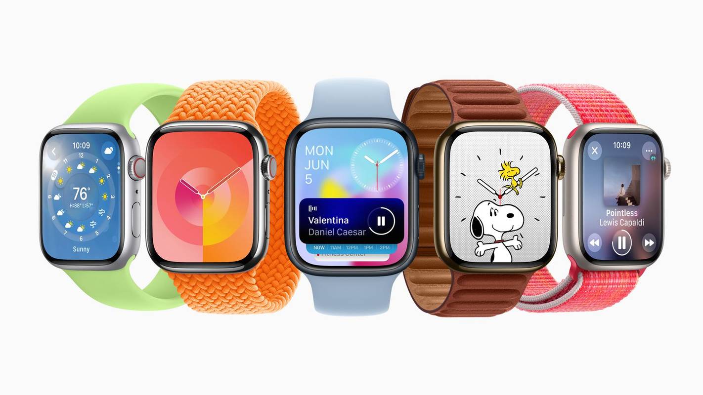 5 Apple laikrodžiai su skirtingų spalvų juostelėmis, visi rodo skirtingas watchOS 10 funkcijas.