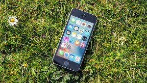 Apple iPhone SE -katsaus: Kaikkien iPhonien paras akunkesto