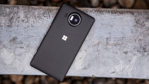 Review Microsoft Lumia 950 XL: Belakang