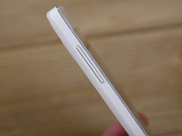 Samsung Galaxy Note Edge - 左端