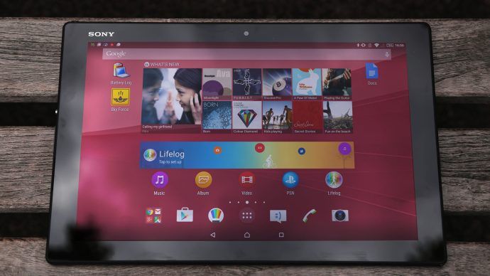 Sony Xperia Z4 Tablet: Tablet head on