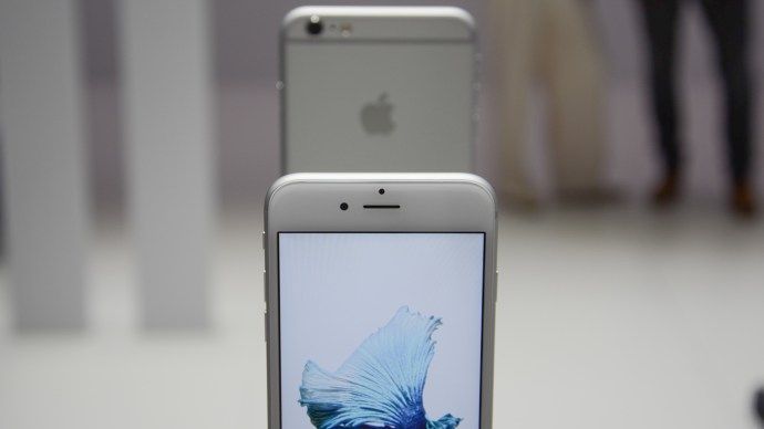 Apple iPhone 6s recension: Övre halvan av fronten