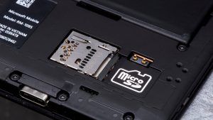 Ulasan Microsoft Lumia 950 XL: Kad SIM Nano dan slot microSD