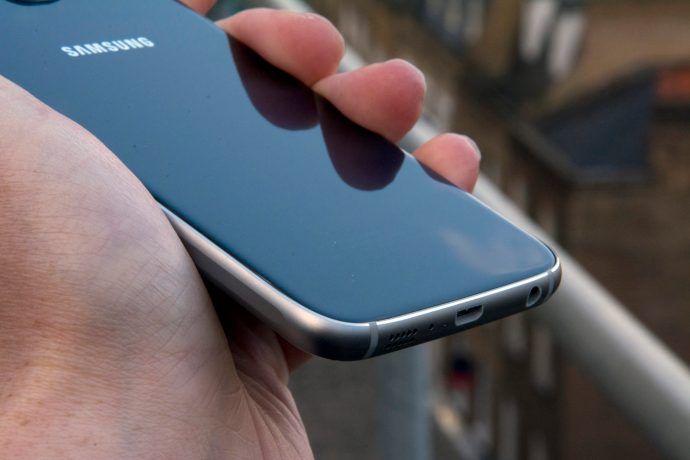 Samsung Galaxy S6 - изстрел отзад