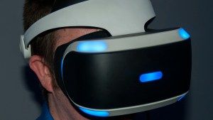 PlayStation VR-Project Morpheus는 가상 현실 장치가 있어야합니다.