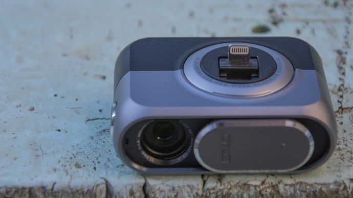 Avis DxO One : Un connecteur Lightning intégré relie la caméra à votre iPhone