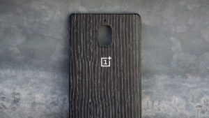 Estojo oficial OnePlus 3 - madeira damasco preto