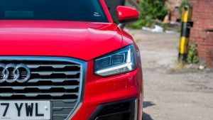 Audi Q2 review - pohľad zľava na predné svetlá