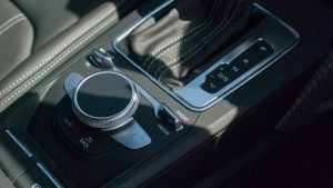 Audi Q2 검토-MMI 콘솔 컨트롤