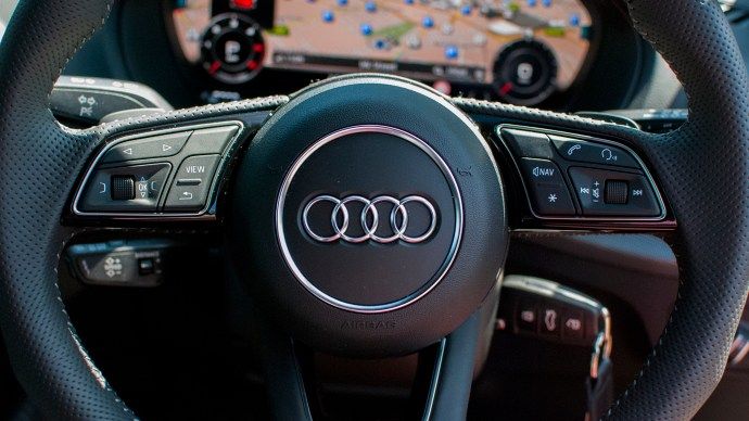 Audi Q2 pārskats - sporta stūre