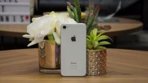 apple_iphone_8_review _-_ πίσω