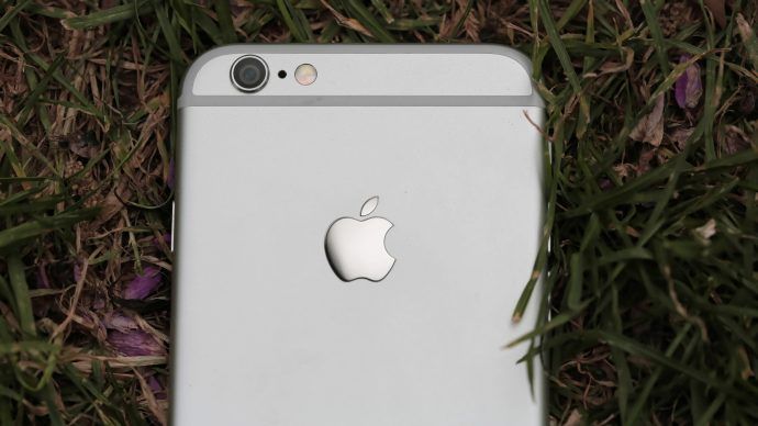 Apple iPhone 6 review: bovenste helft van achterpaneel