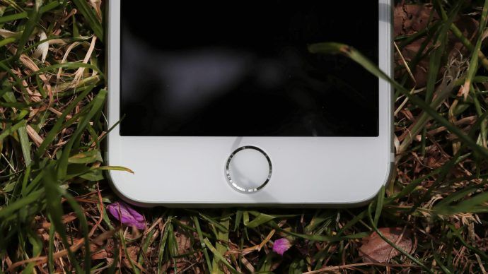 Pregled Apple iPhone 6: gumb Početna i čitač otiska prsta